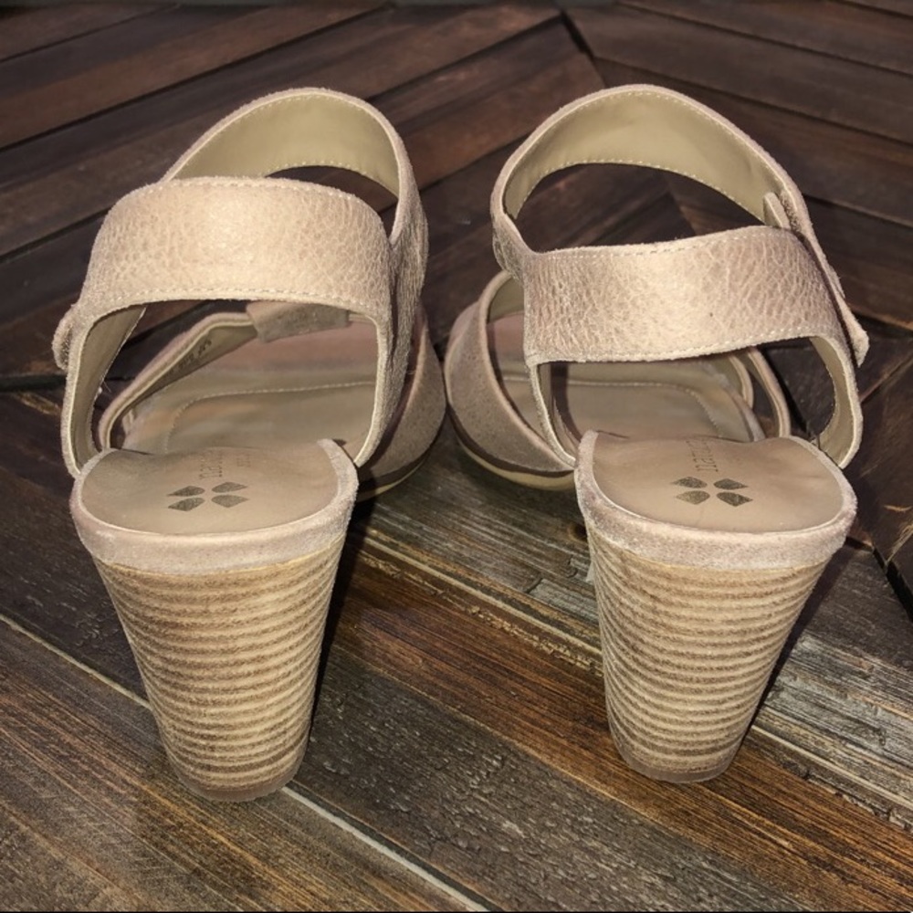 Naturalizer Shoes - Picture 3 of 5